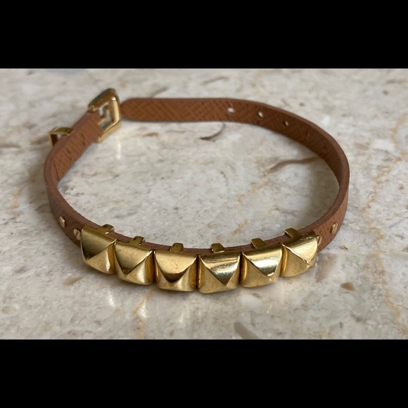 Michael Kors Pyramid Saffiano Tan Leather Bracelet - Picture 3 of 11